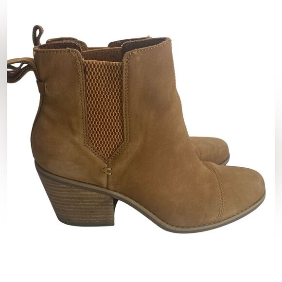 TOMS EVERLY Wm’s Sz 8.5 Tan Oiled Nubuck Leather Pull On Chelsea Bootie Boots - Picture 3 of 7